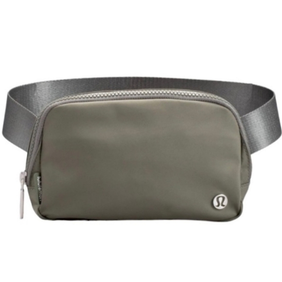lululemon athletica Handbags - Lululemon Everywhere Belt Bag 1L